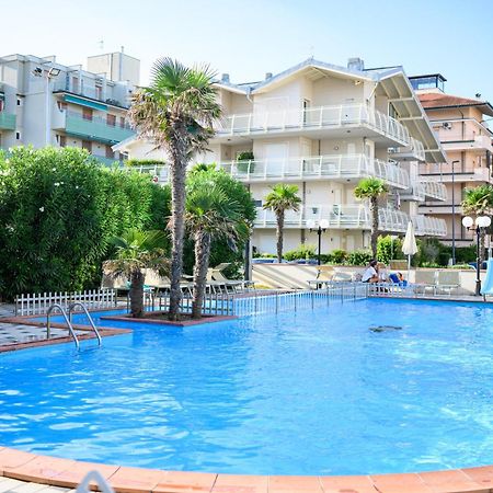 Hotel De Paris Lido Di Savio Bagian luar foto