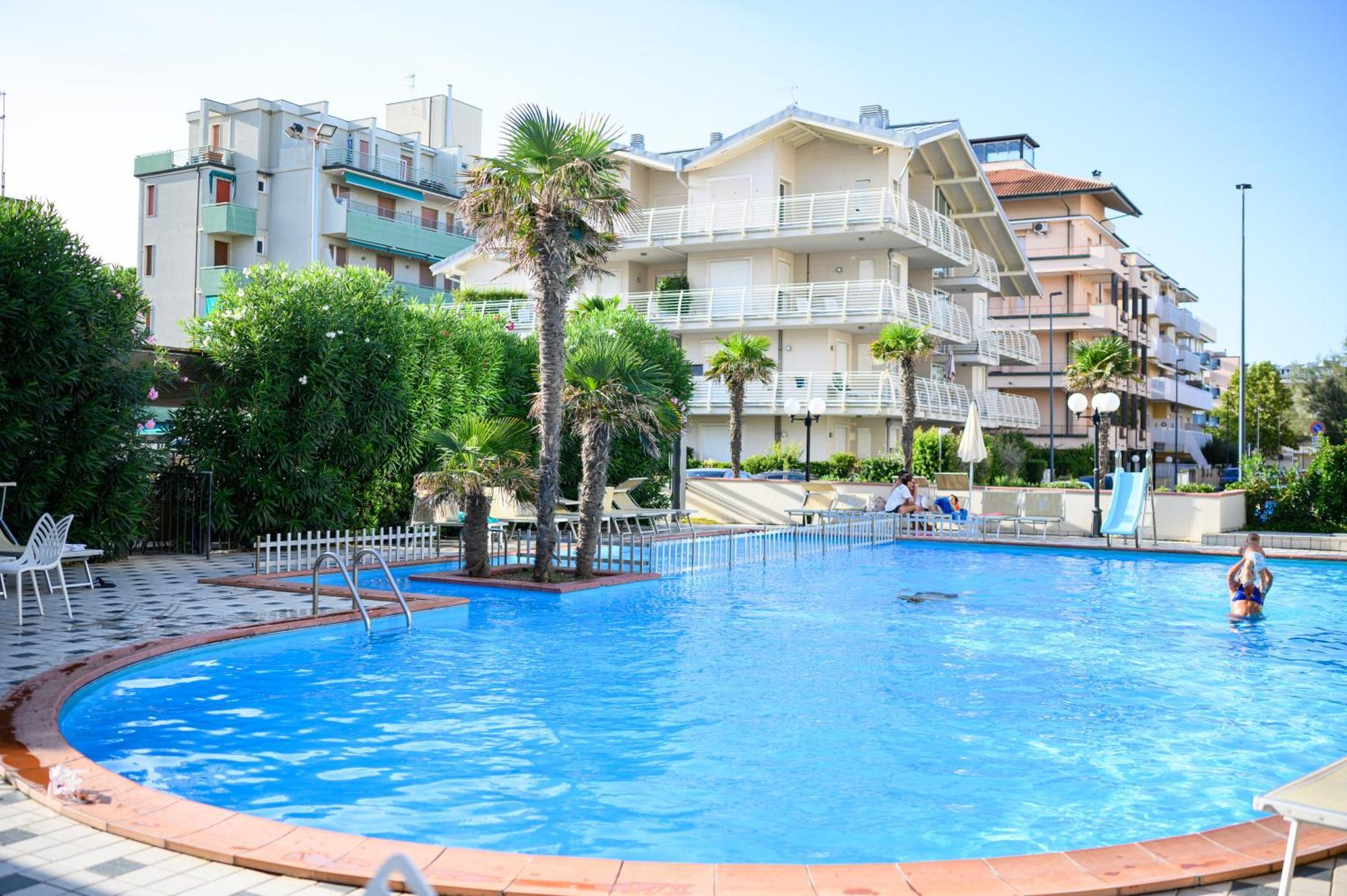 Hotel De Paris Lido Di Savio Bagian luar foto