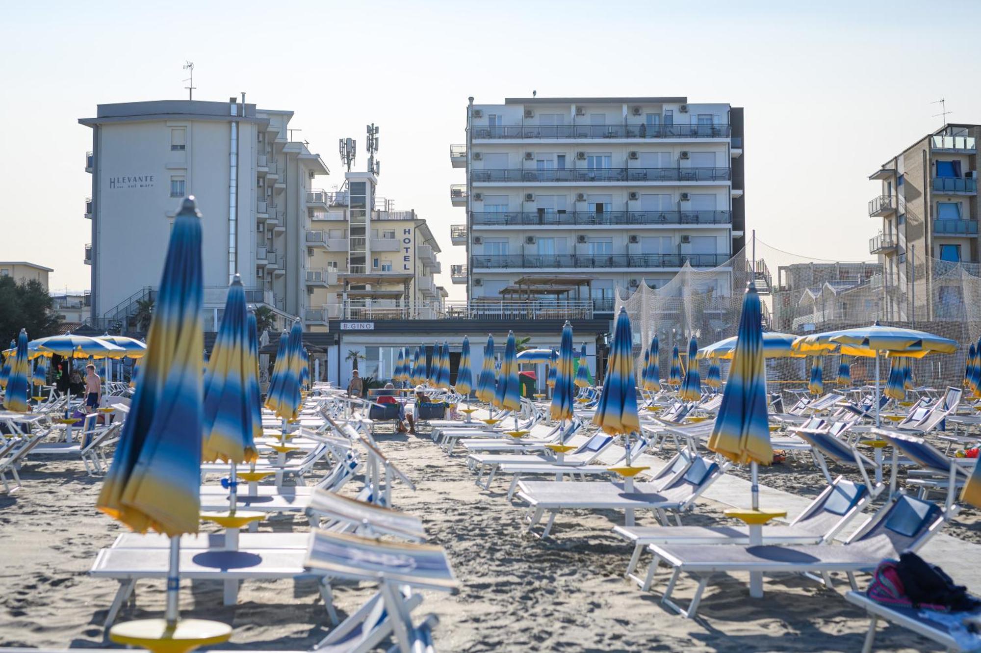 Hotel De Paris Lido Di Savio Bagian luar foto
