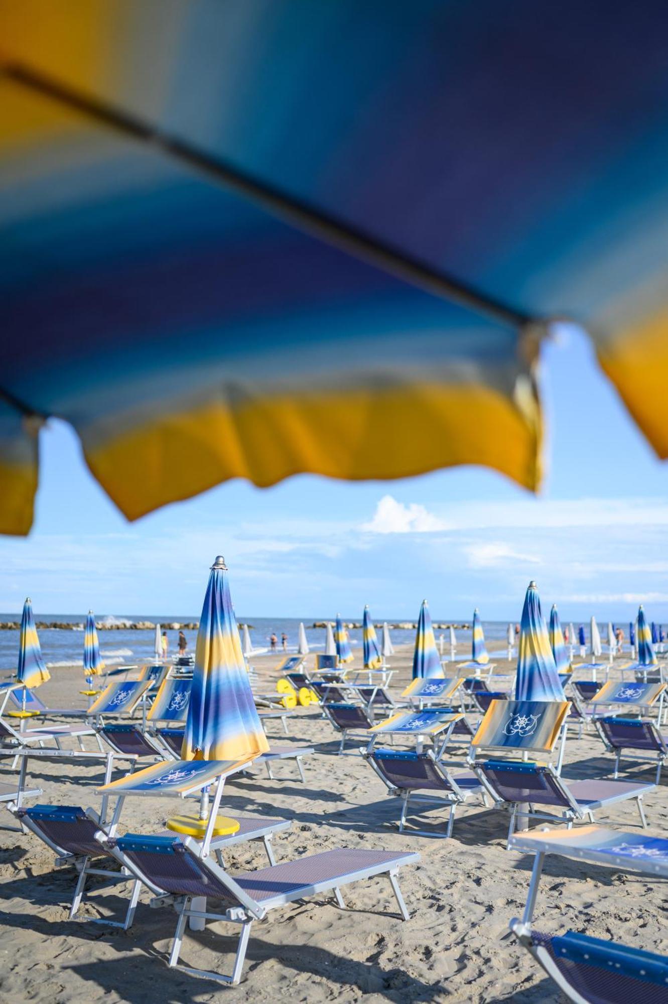 Hotel De Paris Lido Di Savio Bagian luar foto