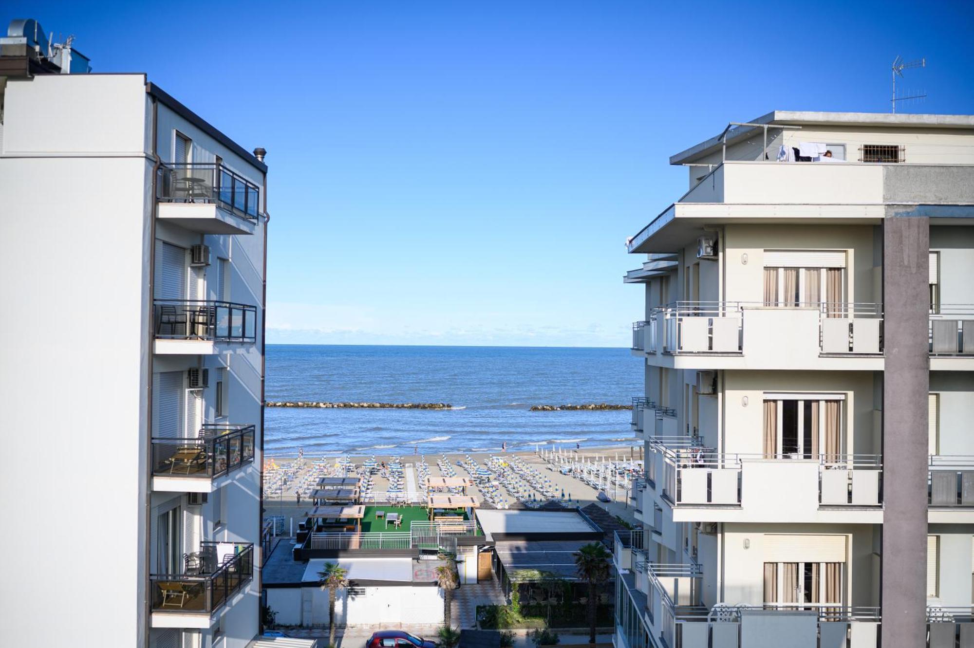 Hotel De Paris Lido Di Savio Bagian luar foto