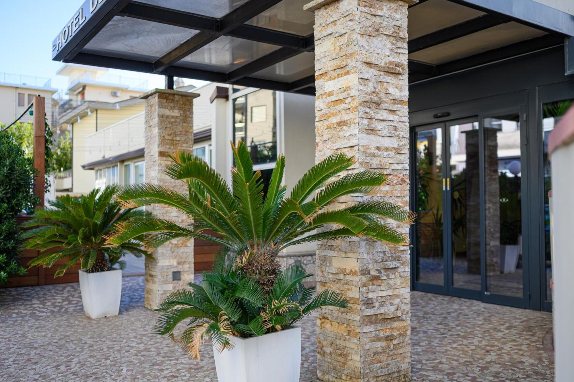 Hotel De Paris Lido Di Savio Bagian luar foto